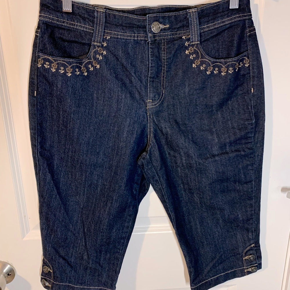 Basic Editions size Medium shorts